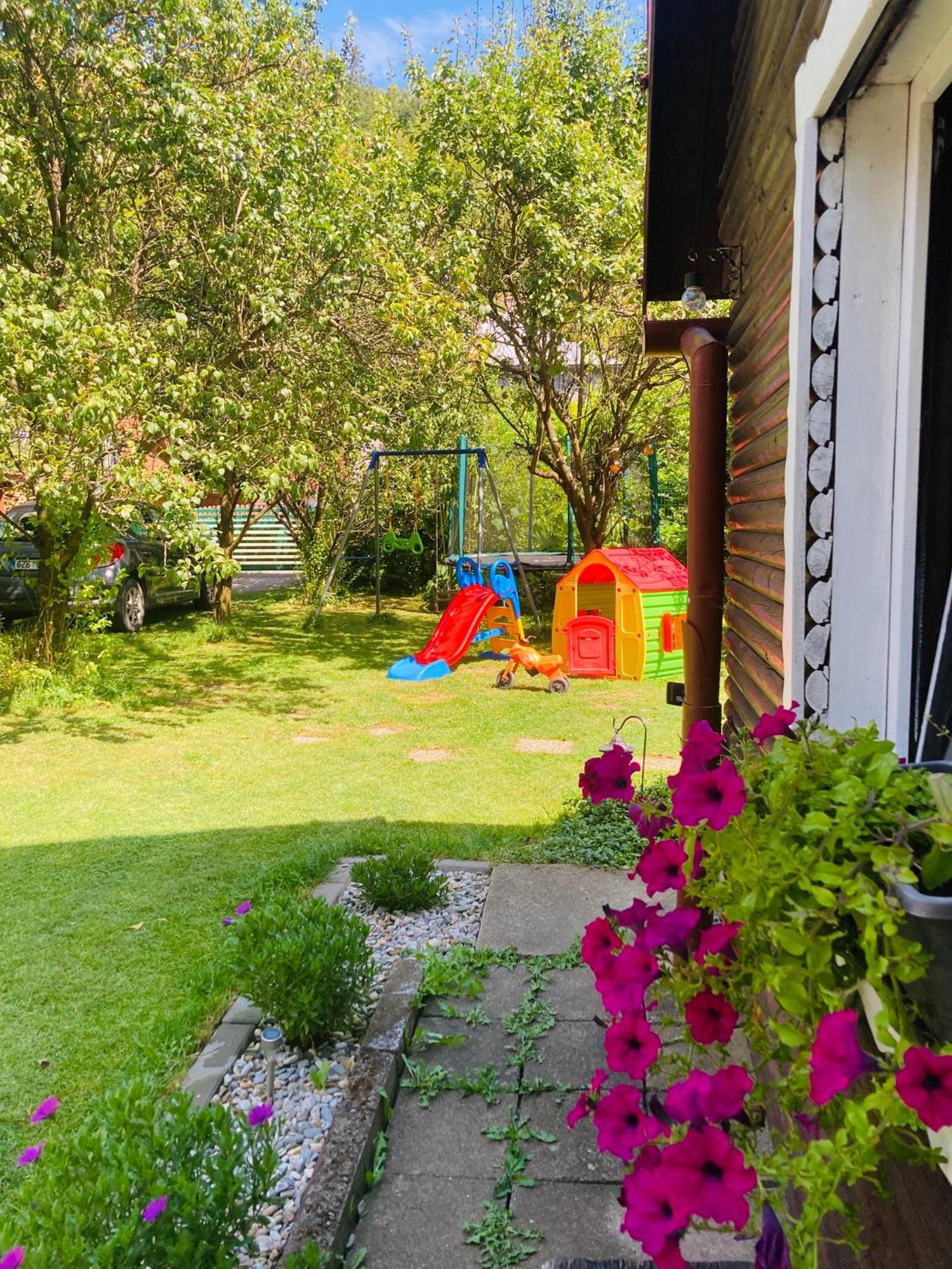 Utulna Chaloupka Na Valassku Valasska Bystrice Exterior foto
